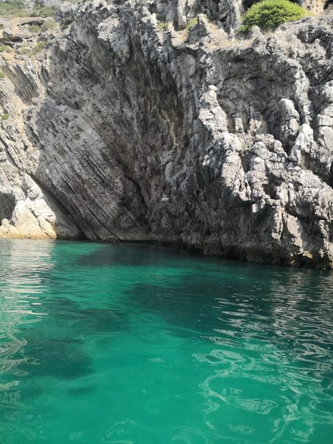 Sesimbra: Boat trip along beaches and bays with snorkeling - Exploring the route in detail: What makes each stop special
