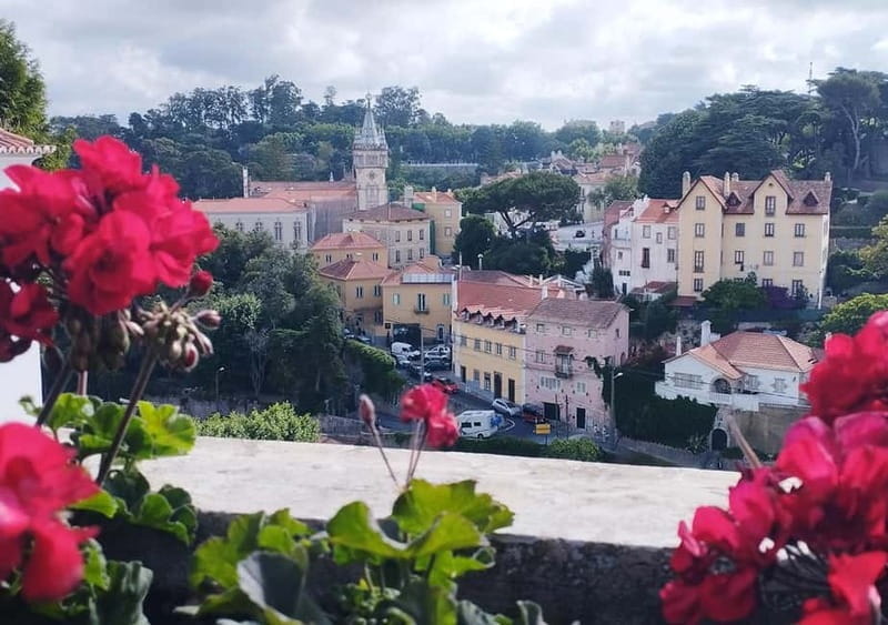 Sintra Unique Tour - Two Palaces and Azenhas do Mar - Pena Palace: A Colorful Landmark of Romanticism