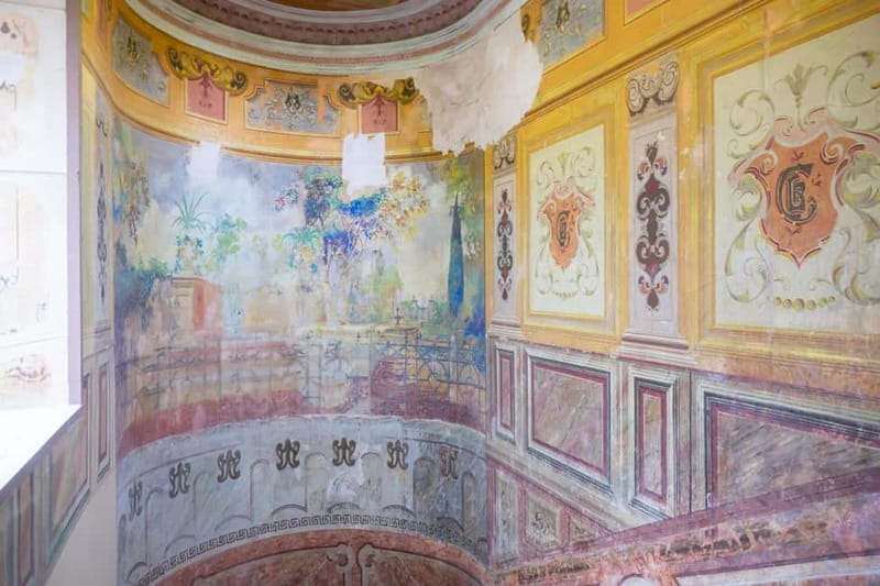 Sololaki - Urban Legends Walk of Bourgeoisie & Haunted Flats - Walking Through History and Legend