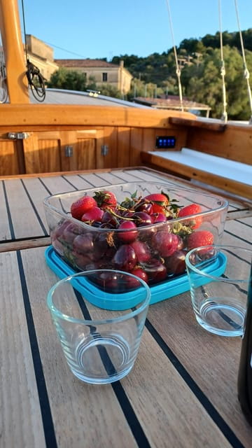 Spetses Island Boat Exploration  e-kaiki - The Details of Your Spetses Electric Boat Adventure