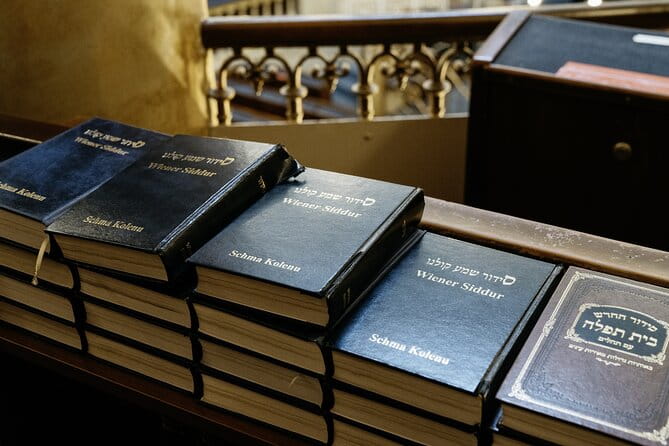 Stadttempel Admission Ticket with a guided tour - Entering the Main Synagogue: What Makes the Tour Special
