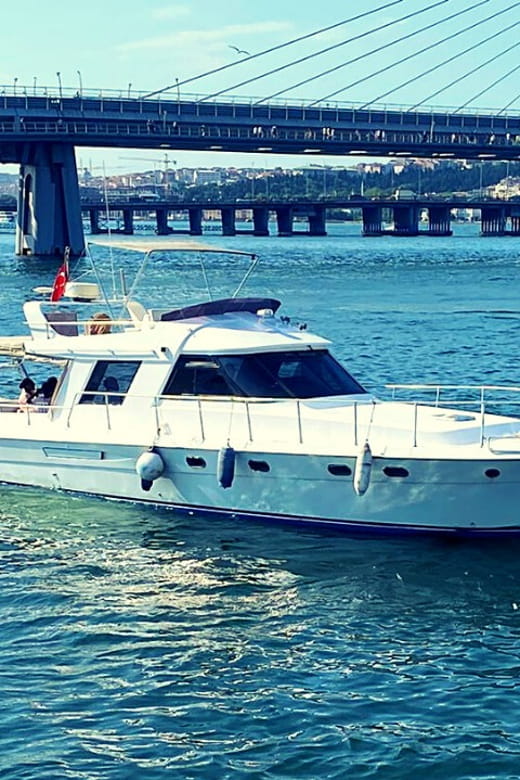 stanbul: Bosphorus Private Yacht Cruise with Tea and Coffee - Who Should Consider This Tour