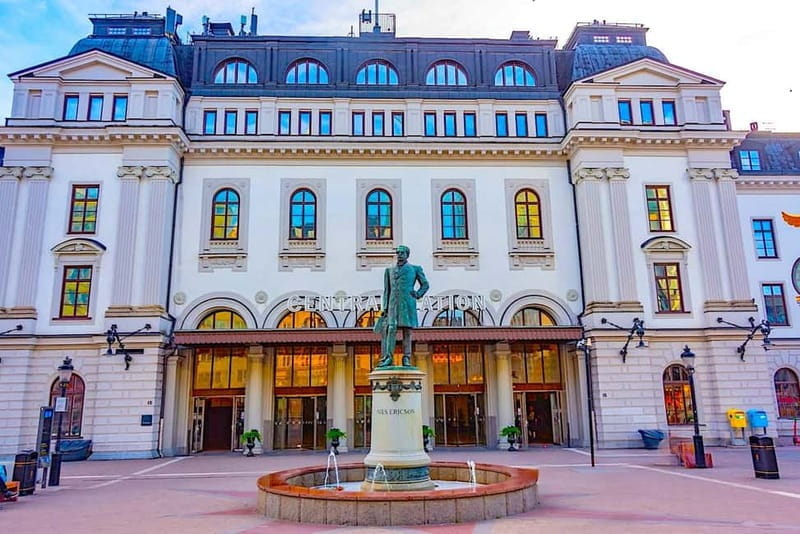 Stockholm: Modern City Walking Tour with Local Guide - Deep Dive: Tour Breakdown and Practical Details