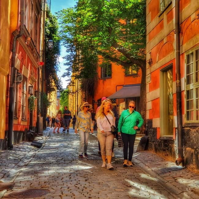 Stockholm: Royal & Classic History Walking Tour with Fika - The Landmark Stops: What You’ll See and Learn