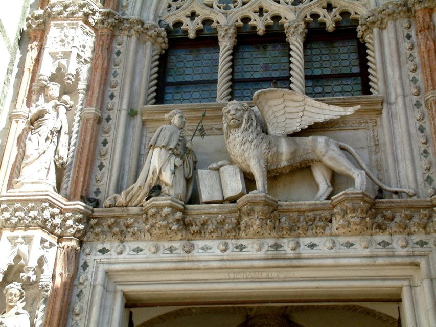 Stroll The Halls of Doge's Palace on a Guided Tour in Venice - Exploring the Palace’s Grand Rooms and Artistic Masterpieces
