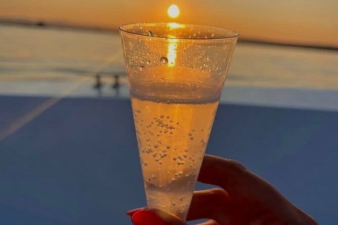 Syracuse: Boat tour with Aperitif 2 hours - Approaching Syracuse’s Historic Fortress: Maniace Castle