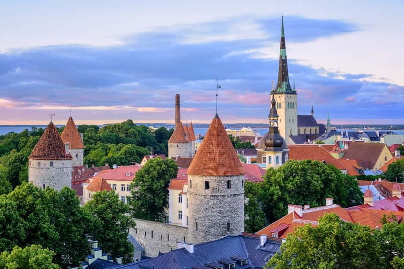 Tallinn: Private City Highlights Walking Tour - Iconic Landmarks: Town Hall Square and Dome Church