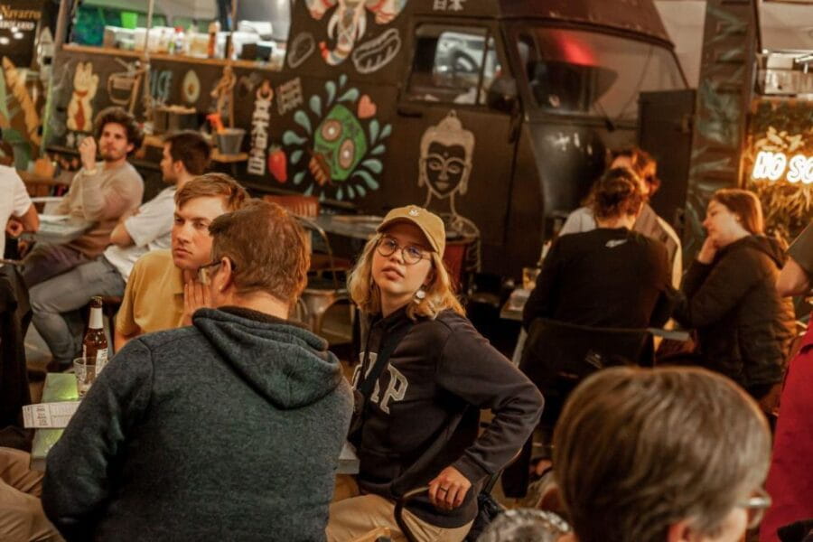 The Biggest Pub Quiz in Valencia - Who Is This Experience Best For?