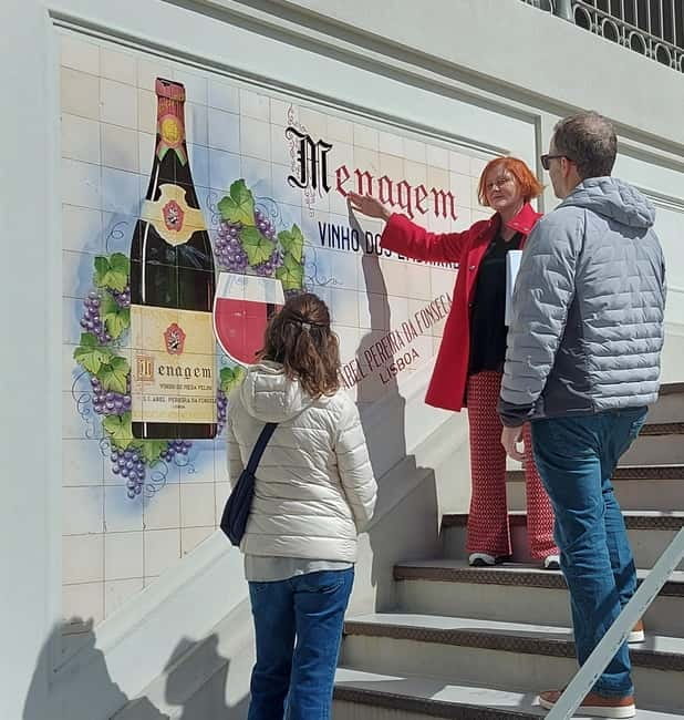 The story of Porto behind its tiles - Starting at the Capela das Almas: The Blue and White Portal