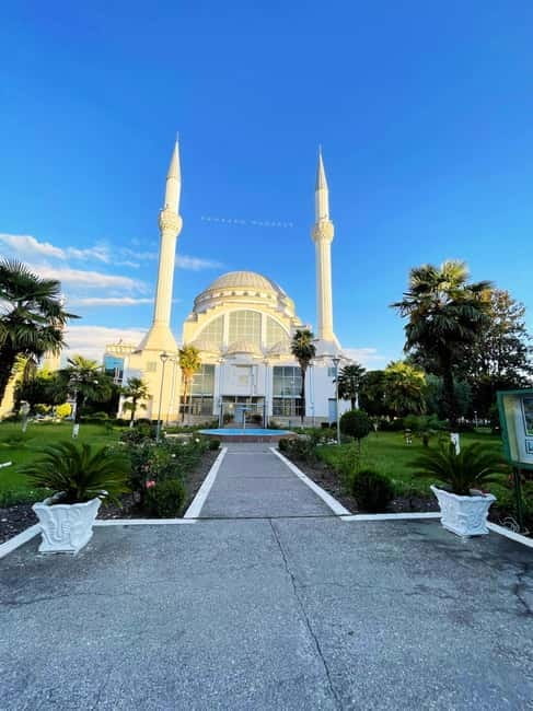 Tirana: Shkoder, Lezhe and Kruje Day Trip with Rozafa Castle - Exploring the Itinerary: What to Expect at Each Stop