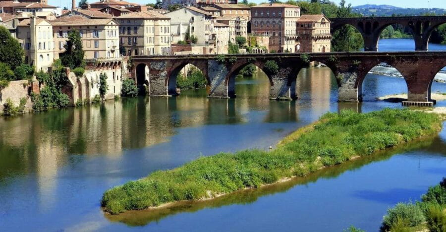 Toulouse: Albi and Cordes/Ciel Day Trip with Audio Guides - Free Time in Albi