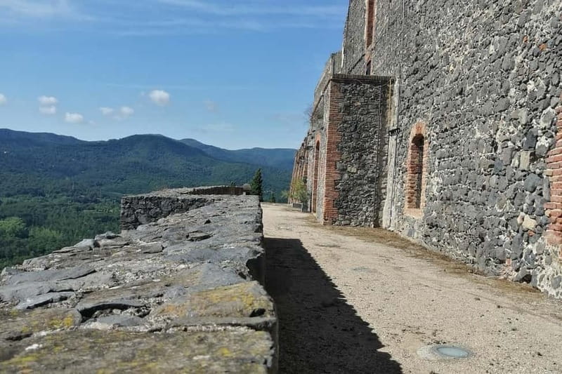 Tour Girona, Castell d'Hostalric & Roca Village - Girona: The City of Four Rivers and Game of Thrones Fame