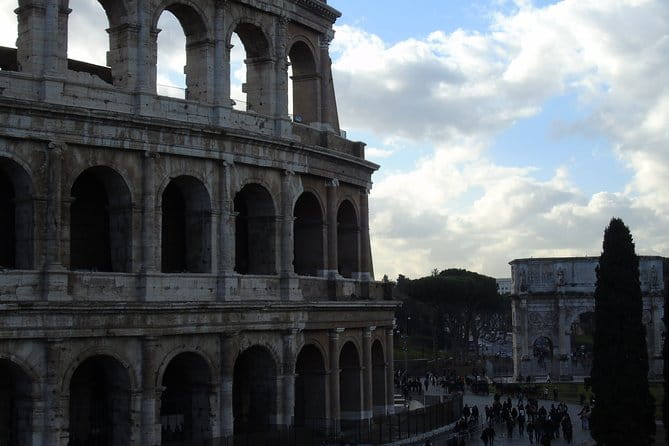 Transfer Fiumicino Fco Airport to Civitavecchia Port with 3 hours Rome Tour - The Value of a Private Driver with Commentary