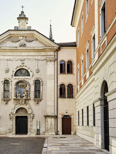 Trento:Guided walking tour of the historic centre with guide - The highlights: architecture, frescoes, and stories