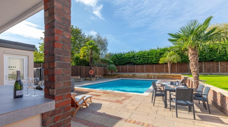 Turkish BBQ with Swimming Pool and Hot Tub - A Closer Look at the Turkish BBQ Experience