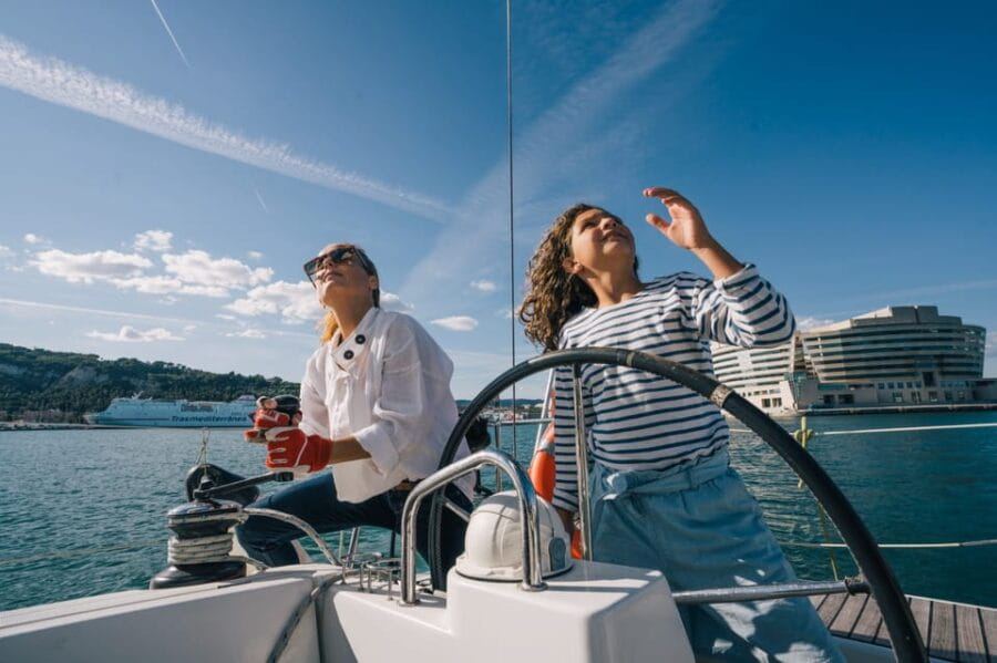 Two Hour Luxury Sailing Experience with Open Bar - Setting the Scene: What You Can Expect from the Sailing Experience