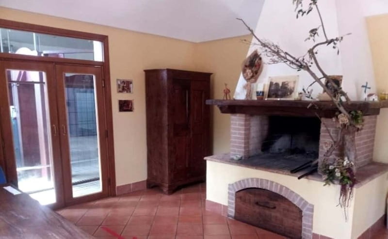 Umbria: guided tour to traditional oil mill + tasting - The Extra Touches: Outdoors, Harvesting, and Local Sights