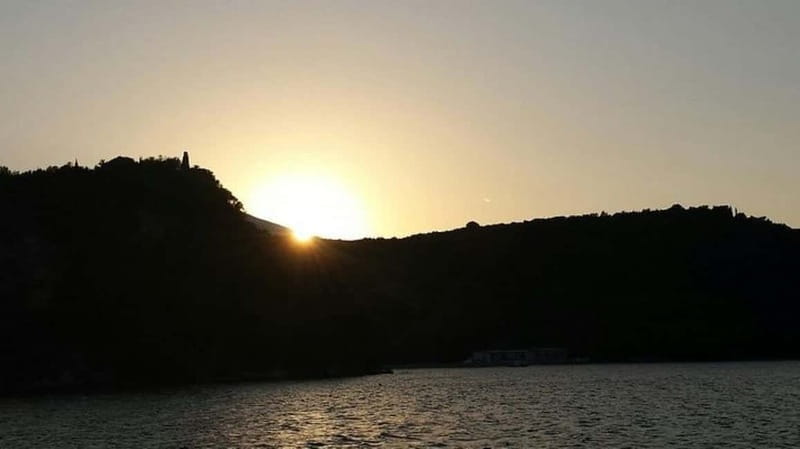 Unique in Greece from Nidri: Sunset and Stars Cruise - Entering the World of Greek Evenings: An In-Depth Look