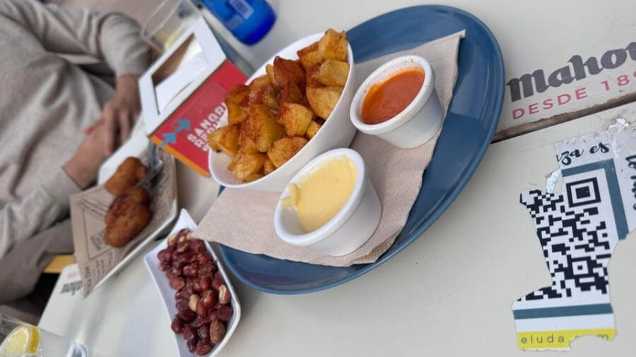 Valencia: Guided Private Bike Tour with Tapas and Drinks - The Itinerary in Detail: Highlights and Considerations