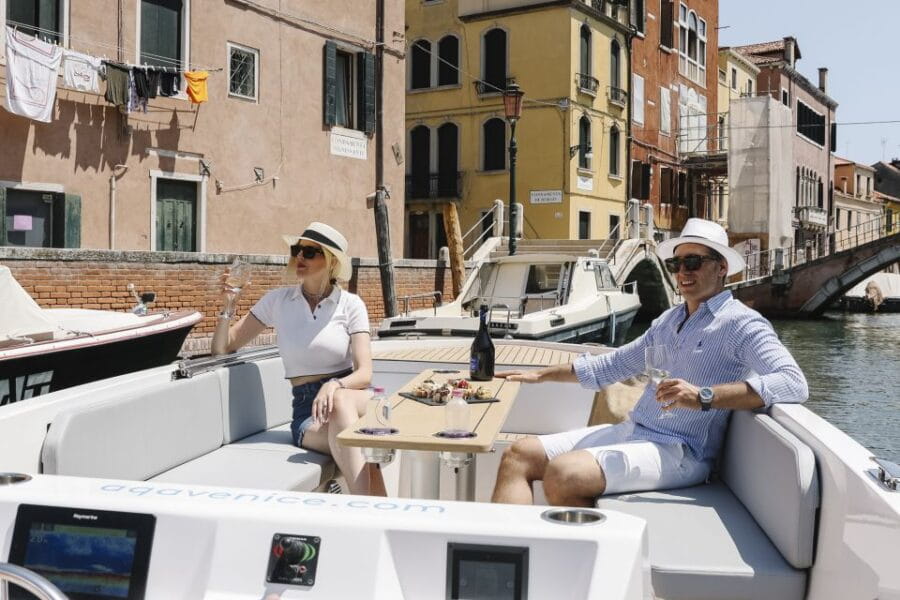 Venice: Explore Venice on Electric Boat - A Closer Look at the Venice Electric Boat Experience