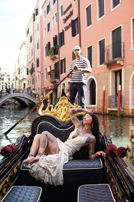 Venice: Photo Session in a Gondola - A Closer Look at the Venice Gondola Photo Experience