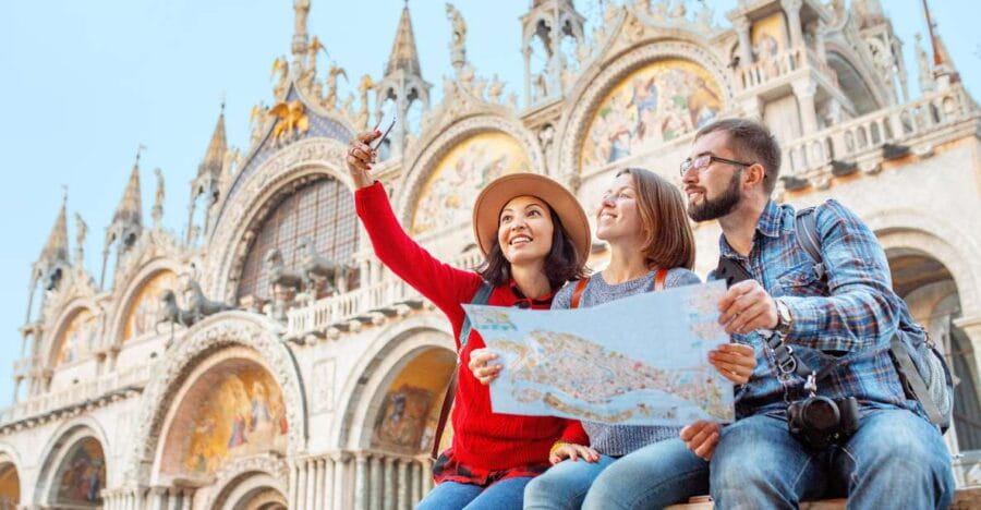 Venice: Skip-the-Line Doges Palace & Basilica Walking Tour - Walking Through Venetian Power: Doge’s Palace