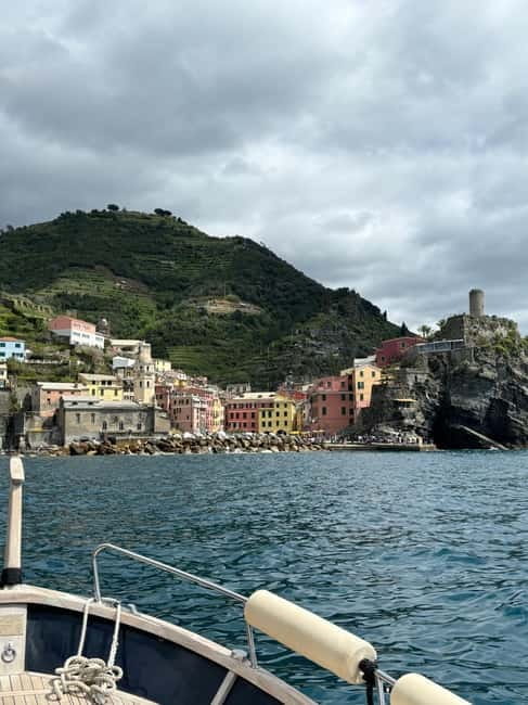 Vernazza: Cinque Terre sunset private boat tour w/ aperitivo - A Panoramic Tour of Cinque Terre’s Villages