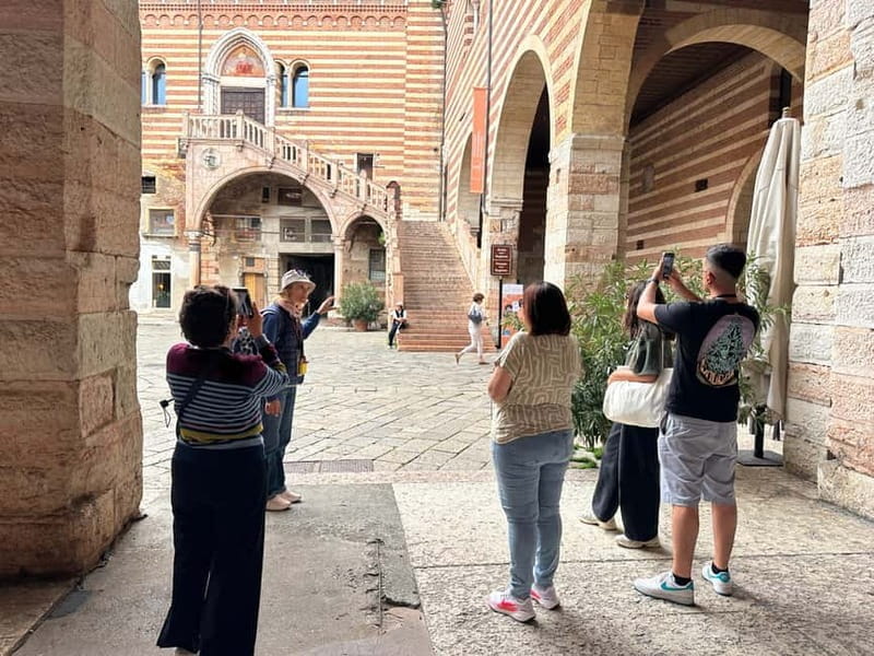 Verona Guided Walking Tour of the City's Top Highlights - What to Expect During the Tour