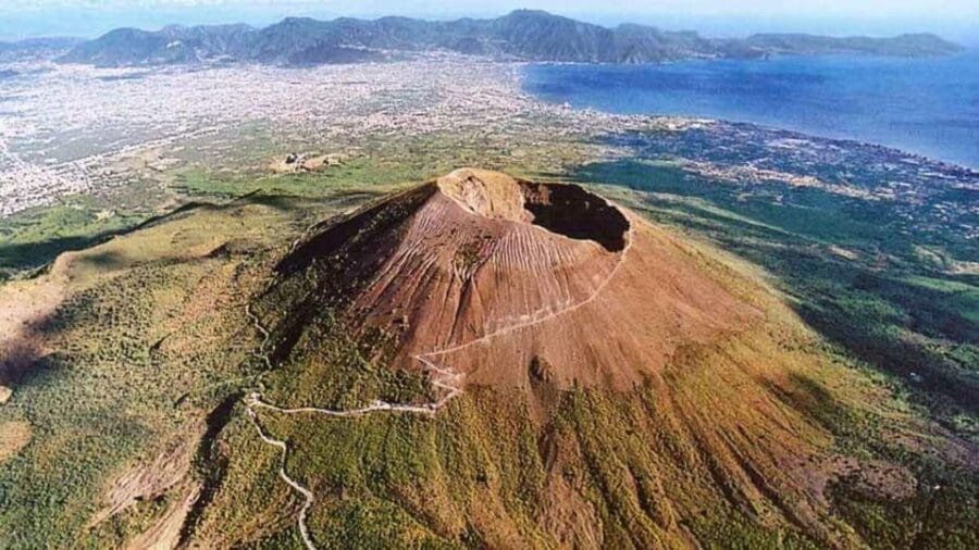 Vesuvius - Herculaneum - Pompeii Excavations Tour - Climbing Mount Vesuvius: A View from the Crater