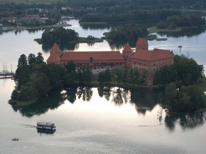 Vilnius: Trakai Tour with Audio Guide and Minibus Transfers - Visiting the Insular Castle: A Highlight of the Day