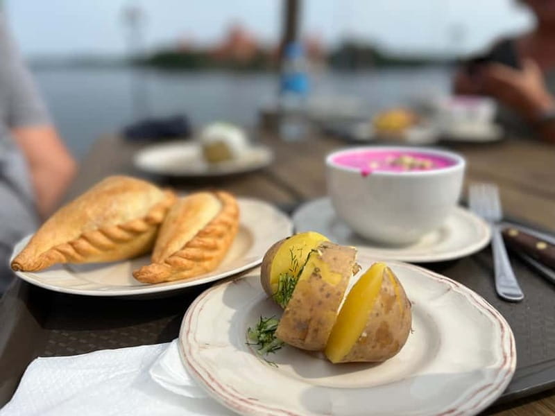 Vilnius: Trakai, Uzutrakis Manor, Hill of Angels, Boat Ride - The Sum Up