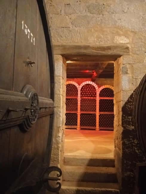 Vineyards and History of the City 6H - Visiting the Family Estate: Tasting Authentic Wines