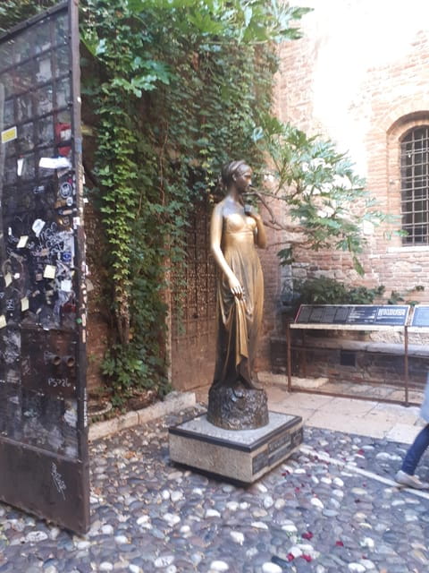 Visit of Verona and Lake Garda. Full day tour from Milan - Sirmione: The Lakeside Gem