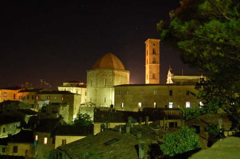 Volterra by Night 2-Hour Guided Tour - The Guides Make All the Difference