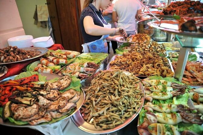 Walking in the historic center of Palermo and its markets - Discovering the Market of Ballarò: The Heartbeat of Palermo