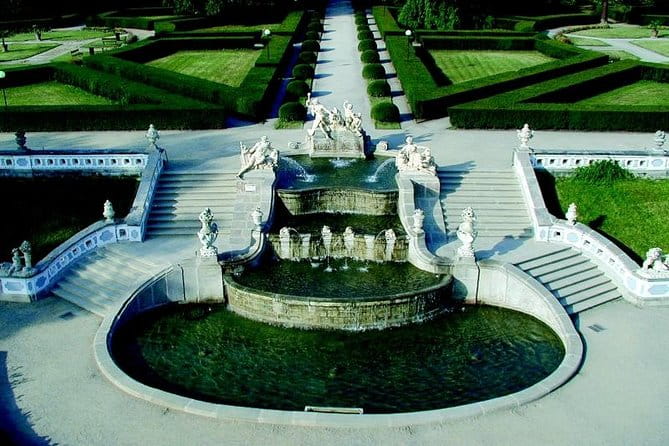 Walking private guided tour in Cesky Krumlov with local certified guide - FAQ