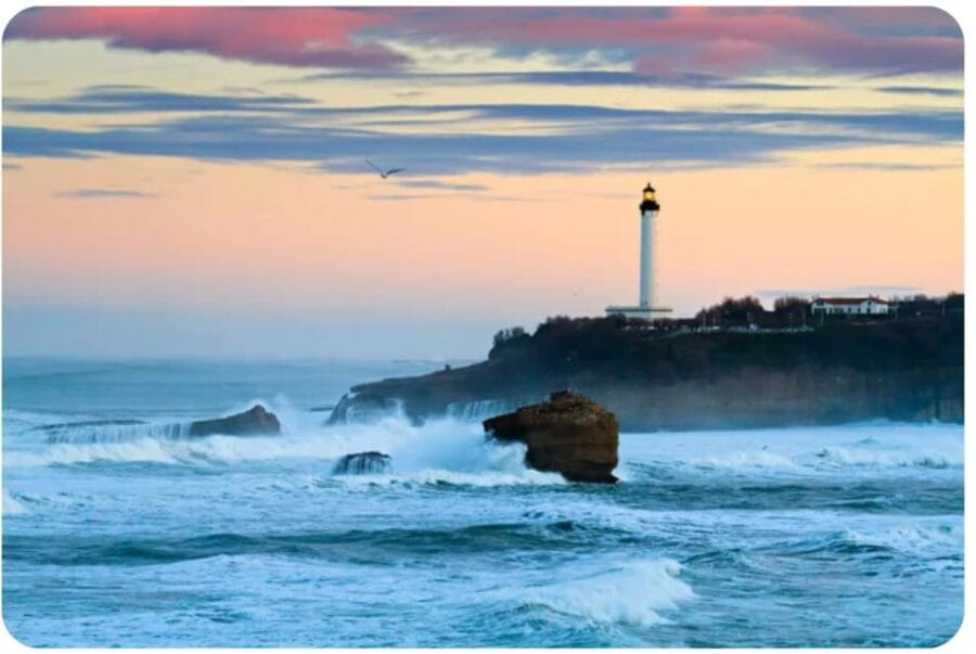 Walking Tour of Biarritz history and curiosities - Exploring Biarritz’s Coastal Panorama from the Lighthouse