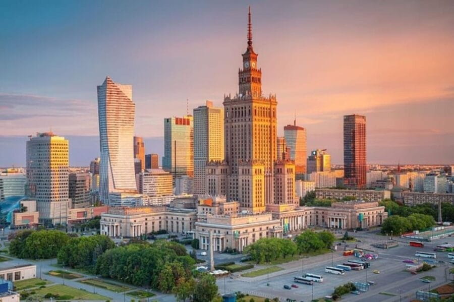 Warsaw : Must-See Walking Tour With A Guide - The Itinerary in Detail: What You Can Expect