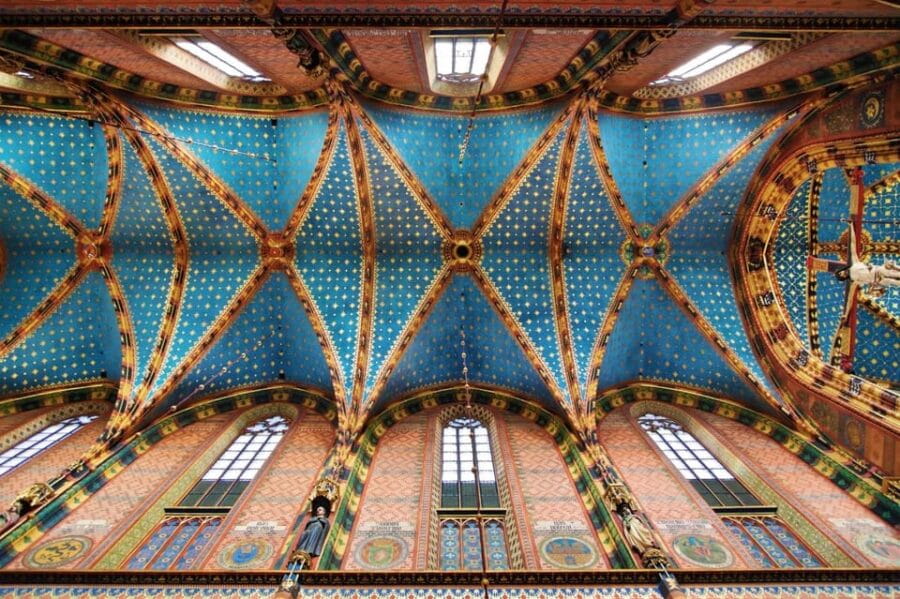 Wawel Castle, Old Town with St. Mary's Church Guided Tour - St. Mary’s Basilica: A Masterpiece of Craftsmanship