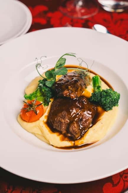 WOW Porto: Fado Show & Dinner Experience - Who Should Consider This Experience?