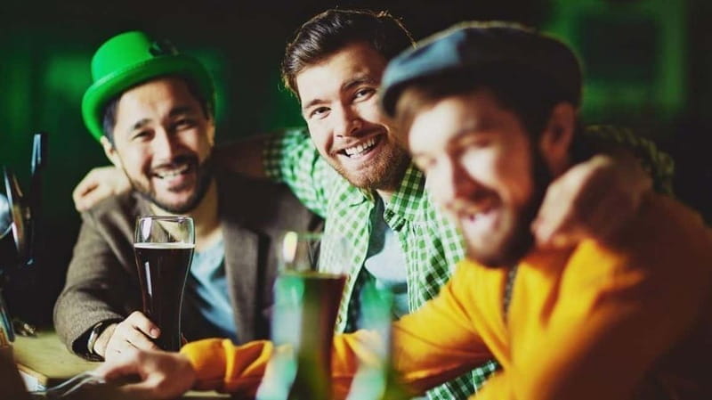 Albufeira: 5 Bars and 1 Nightclub Pub Crawl with Free Shots - What to Expect at Each Stop