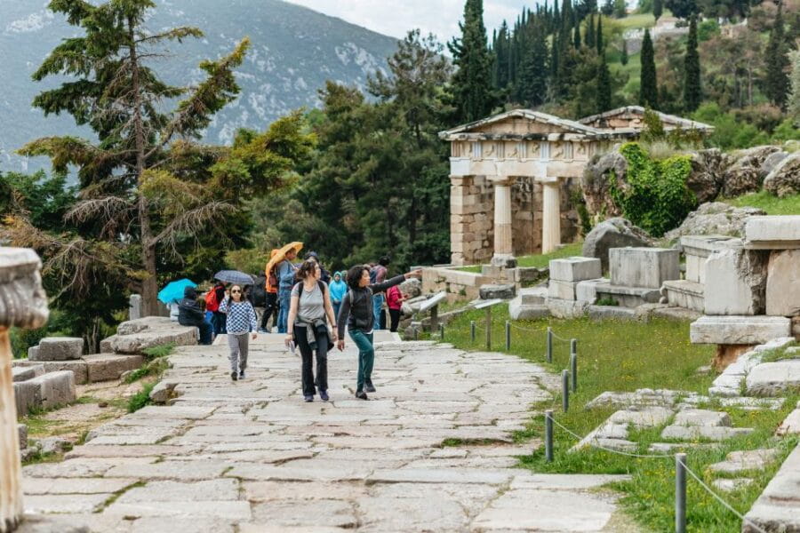 From Athens: Day Trip to Delphi & Arachova with Audio Guide - Exploring Delphi: Ancient Ruins and Museums