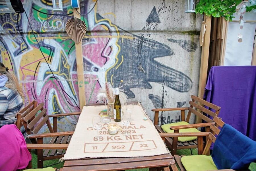 From Eigelstein to Nippes: city tour and wine hike - Logistics and Practical Tips