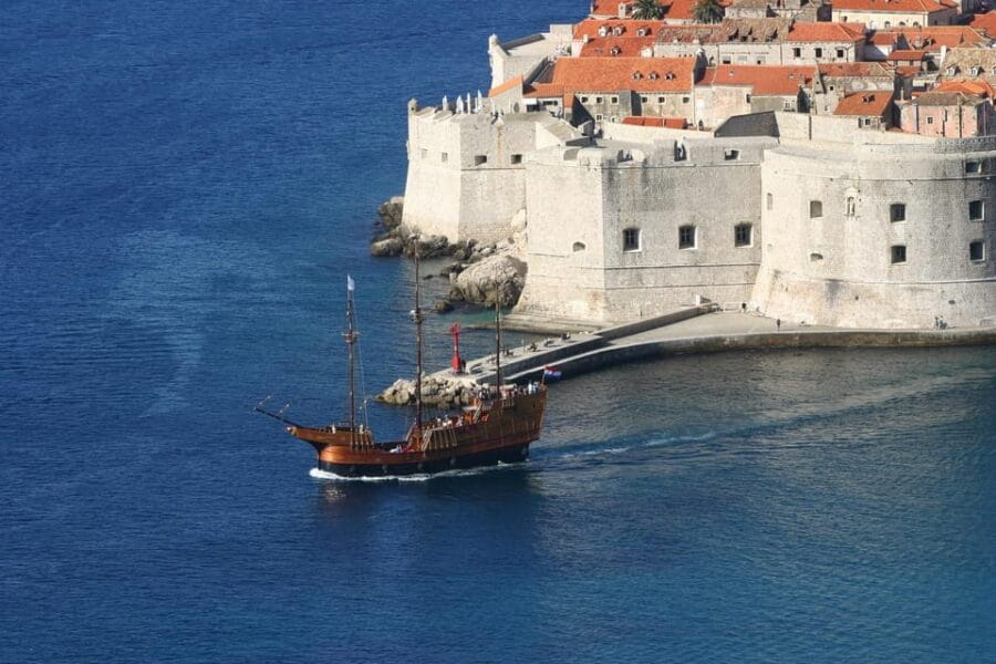 From Split: Dubrovnik Day Trip incl. Stop in Ston - Ston: A Medieval Marvel and Culinary Highlight