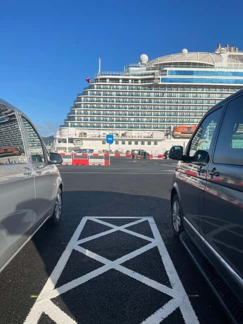 GIANTS CAUSEWAY & BLACK TAXI TOUR - Giants Causeway: Nature’s Spectacle