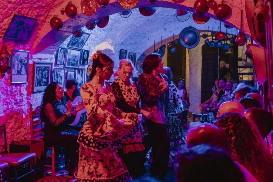 Granada: Los Amayas Cave Traditional Flamenco Show - The Unique Atmosphere and Setting
