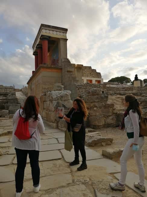 Guided Tour Knossos Palace in English - The Experience in Detail