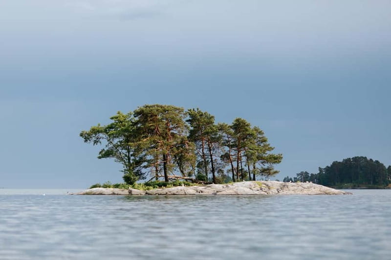 Helsinki: Private Kayak Tour in Eastern Helsinki Archipelago - The Recreational Island and Snack Break