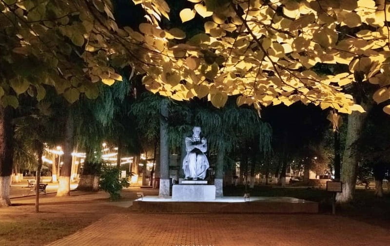 Kutaisi: Historic Walking Tour with Guide, 3 Hours - Exploring Kutaisi’s Core: Starting Point and Central Square