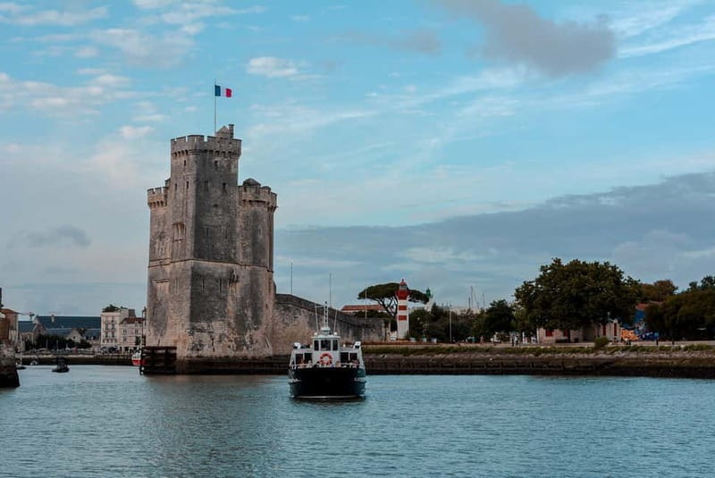 La Rochelle: Fort Boyard at Sunset - The Boat: Spacious and Well-Equipped